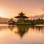 temple-balinais-lac-coucher-soleil